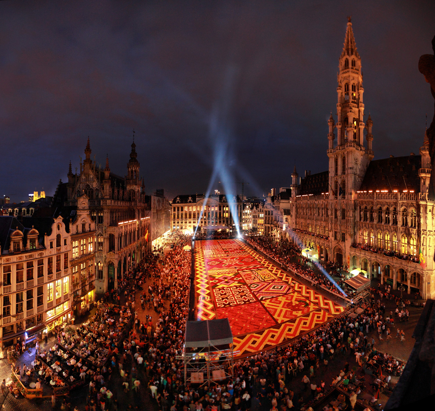 Brussel. Гранд плас Брюссель. Площадь Гран-плас в Брюсселе (Бельгия). Гранд плас Брюссель цветочный ковер. Брюссель Центральная площадь.