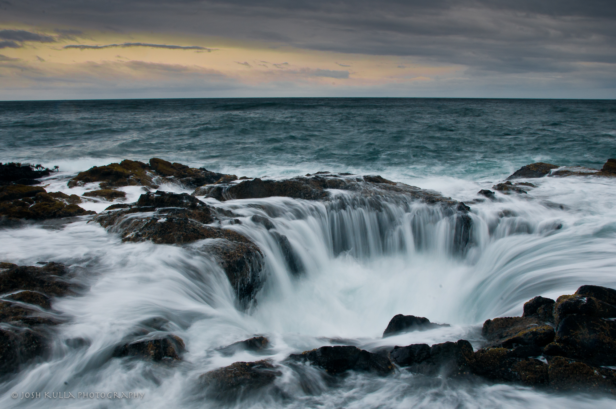 Explore the Surreal Thor’s Well in Oregon, USA | The BackPackers